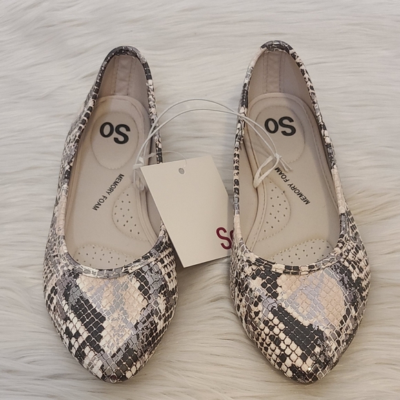 NWT SO Hitide Snake Print Flats 6, 7